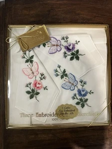 Vintage Ladies Floral Embroidered Cotton 3 Hankies Handkerchiefs  - Picture 1 of 1