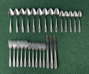 Oneida Deluxe POLONAISE floral Stainless Flatware 27 Pieces Fork Spoon Knife - Picture 1 of 18
