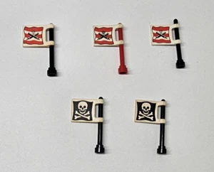 LEGO 2x2 White Pirate Skull & Crossbones Flag Lot of 5 Vintage Blocks w/ a Pole - Picture 1 of 5