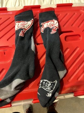 TAMPA BAY BUCCANEERS BUCS SOCKS MEN'S SIZE 8-12 AWESOME DESIGN Cover