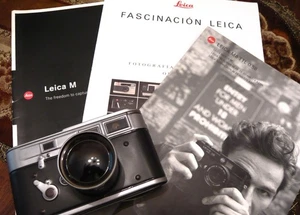 Collezione Leica. Ottima idea regalo tra cui scatola caramelle per fotocamera in latta! - Foto 1 di 10