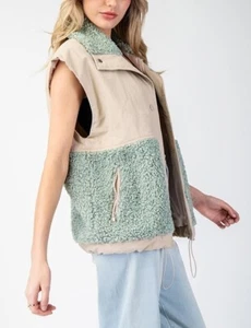 Women’s Sherpa Fleece Contrast Puffer Vest NIP Size Small or Large - Picture 1 of 2