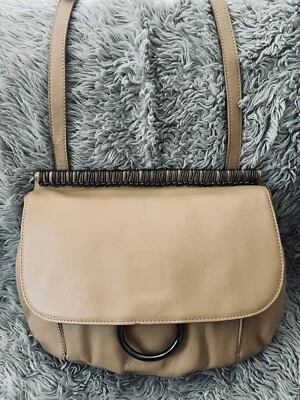 Bolso Bandolera Christopher Kon Cosido con Látigo Nuevo Sin Etiquetas Solapa de Cuero Foto 1 de 4