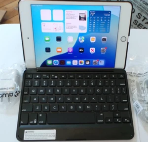 Apple 7.9" iPad Mini 5th Generation 64GB (Wi-Fi) Gold MUQY2LL/A - Nice Bundle - Picture 1 of 5