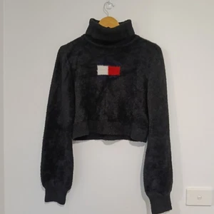 Tommy Hilfiger Jeans Large Turtle Neck Knit Pullover Flag Sweater Cropped Fuzzy - Picture 1 of 13