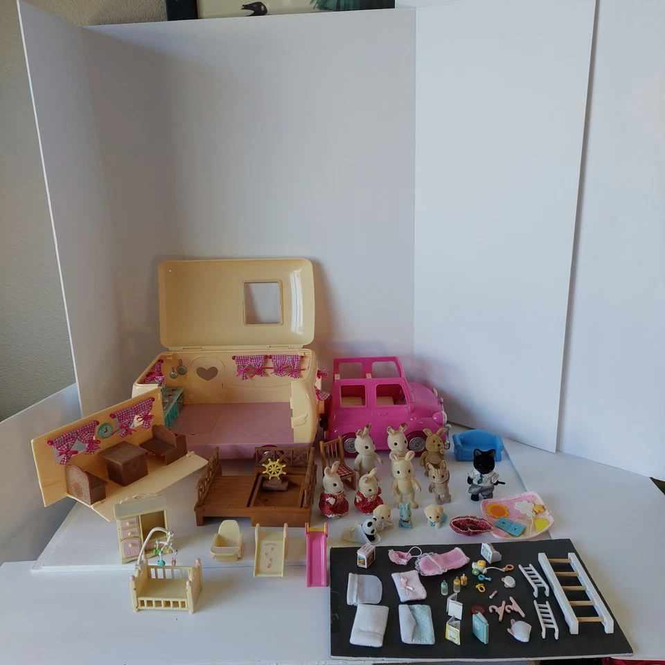 Calico Critters Lil Woodzeez Figures Happy Camper Playset Furniture Car Set LOT - Image 1 of 4