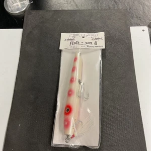 De colección Fish On 8 “Pencil Popper” 2-1/2oz -Señuelo de surf - Enchufe Striper Personalizado - Imagen 1 de 4