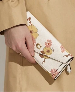 Coach Chalk 70's Floral Print W/Glitter Accents Pebble Leather WYN Soft Wallet - Picture 1 of 7