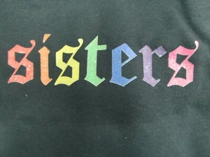 Sudadera con capucha negra mediana Sisters Sisters Sisters Rainbow Jerzees NUEVA x - Imagen 1 de 3