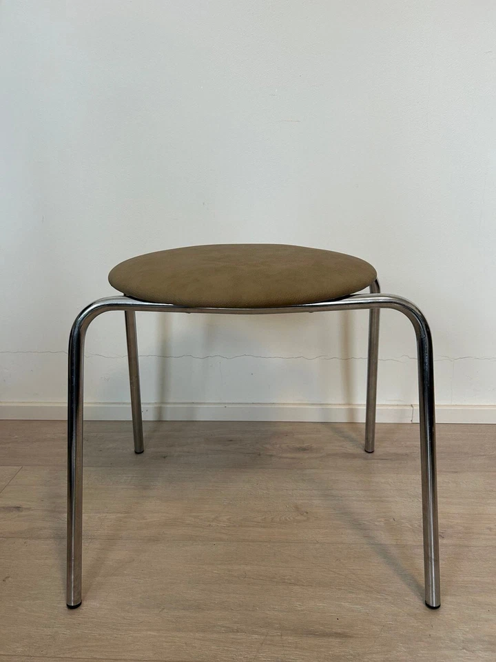 Taburete otomano vintage de Kovona 1970 Foto 1 de 4