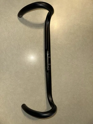Easton EC70 SL Drop Handlebar - Carbon, 31.8mm, 46cm, Black - Image 1 of 4
