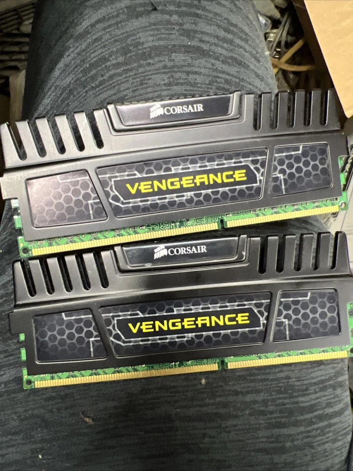 Corsair Vengeance 8GB (2x4GB) 1866MHz DDR3 SD RAM Memory (CMZ8GX3M2A1866C9) - Image 1 of 3