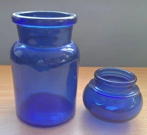 Vintage COBALT BLUE GLASS LIDDED APOTHECARY STYLE MADE IN BELGIUM - Picture 1 of 8
