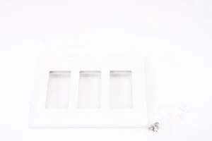 Savant F13-0S0SWP-00 Three-Gang Screw-Less Wall Plate - Picture 1 of 4