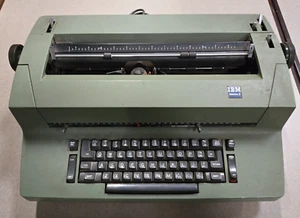 Máquina de escribir eléctrica IBM Correcting Selectric II 2 verde rara de colección - piezas - Imagen 1 de 8