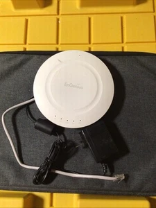 Punto de acceso inalámbrico de doble banda de montaje en techo EnGenius EAP600 - Imagen 1 de 2