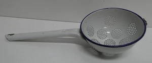 VINTAGE BLUE AND WHITE ENAMEL COLLANDER STRAINER SEIVE - FARMHOUSE COUNTRY - Picture 1 of 13