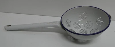 VINTAGE BLUE AND WHITE ENAMEL COLLANDER STRAINER SEIVE - FARMHOUSE COUNTRY - Image 1 of 4