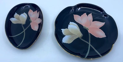 Lote de 2 Platos Toyo Japón Plato Ovalado y 7 en Plato Negro con Flores de Magnolia Foto 1 de 4