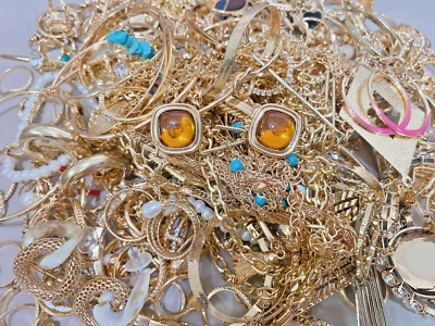 Gold tone Vintage to Modern jewelry | Mystery Jewelry Bag/box | Custom Jewelry - Bild 1 von 4