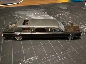1/43 1985 Lincoln Town Car Limousine NEO - Picture 1 of 4