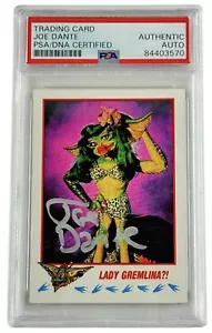 Tarjeta comercial firmada por Joe Dante Topps 1990 Gremlins Director encapsulado PSA ADN - Imagen 1 de 2
