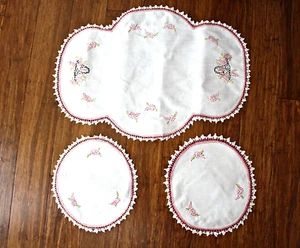 Vintage Waschtisch Bettwäsche Set Läufer & 2 Deckchen bestickt Baumwolle/Häkelkante #01 - Bild 1 von 9