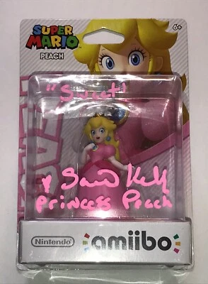 Подписанная САМАНТА КЕЛЛИ ПРИНЦЕССА ПЕРСИКОВАЯ Amiibo Nintendo Super Mario сертификат подлинности JSA - Изображение 1 из 2