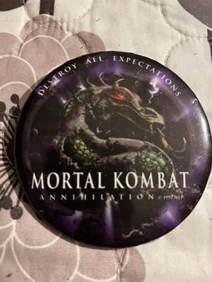 Mortal Kombat Aniquilación Pinback Gamestop 3” Foto 1 de 2
