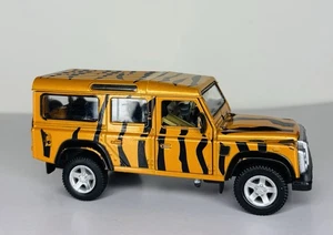 Land Rover Defender 1/36 Diecast Modell - Tiger Stripes - Bild 1 von 9