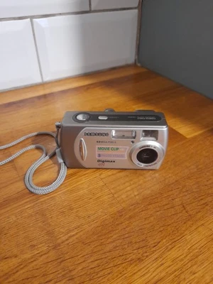 Samsung Digimax 401 4MP Digital Camera, With SD Card And Instructions Manual  - Image 1 of 4