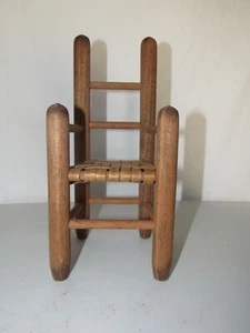 VINTAGE BRAUN GEWEBTER HICKORY SITZLEITER RÜCKSEITE FARM PUPPENSTUHL 10,5 ZOLL HOCH - Bild 1 von 7