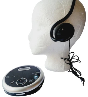 Insignia NS-P5113 портативный проигрыватель компакт-дисков с наушниками FM-тюнер и воспроизведение MP3 работает  - Изображение 1 из 4