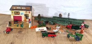 RARE TRIANG CAR GARAGE / STATION Tin Plate Minic Trucks Cars Britain's Gas Pump. - Picture 1 of 22
