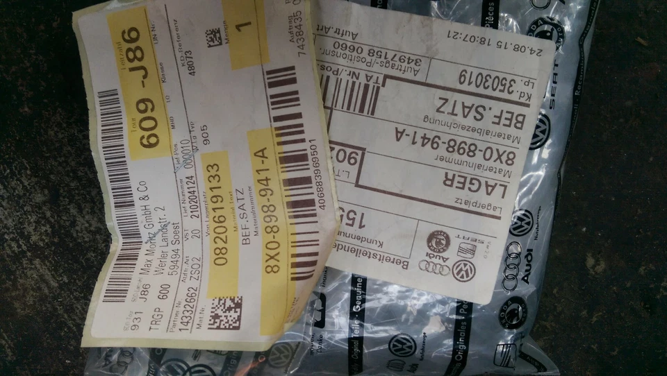 Original Audi A1 BefestigungsteileSpolier hinten HEckklappe 8X0898941A - Bild 1 von 1