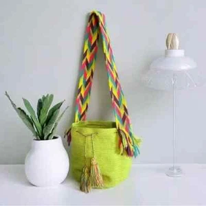 Kolumbianische Wayuu lebendige mehrfarbige hellgrüne gewebte Mochila gehäkelte Bucket Bag - Bild 1 von 3