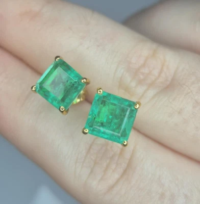 Aretes solitarios de cuarzo triplete esmeralda de 6 quilates en oro de 14 quilates Foto 1 de 4