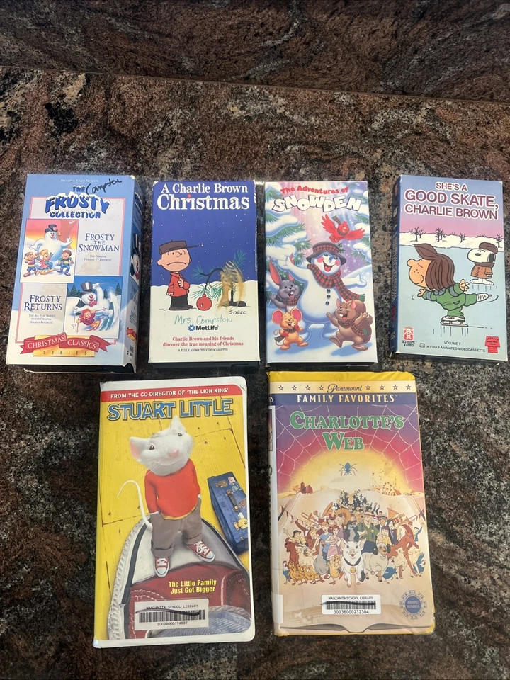 Christmas Classics 7 VHS LOT Frosty Charlie Brown Snowden Charlottes Web Stuart Foto 1 de 4