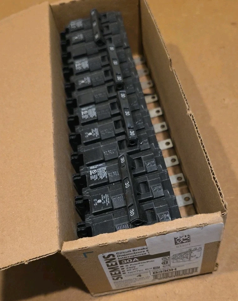 Caixa de 4 SIEMENS 30A 240V 3P NOVO EXCEDENTE B330H - Imagem 1 de 1