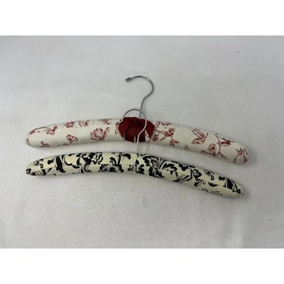 Lote de 2 cabides cobertos de tecido acolchoado vintage preto creme marrom - Imagem 1 de 3