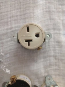 P&S Ivory COMMERCIAL Single Outlet Receptacle NEMA 6-20R 20A 250V - Picture 1 of 4