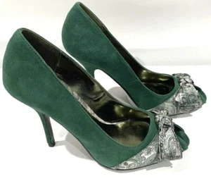 NWOB! Bakers TANA Stiletto Peep Toe Scarf Bow Suede Leather Pumps Green Size 8B - Picture 1 of 9