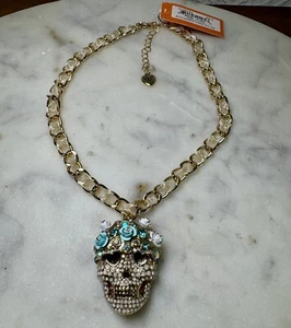 Betsey Johnson Gold Tone Crystal & Flower Sugar Skull Pendant Necklace NWT - Picture 1 of 4