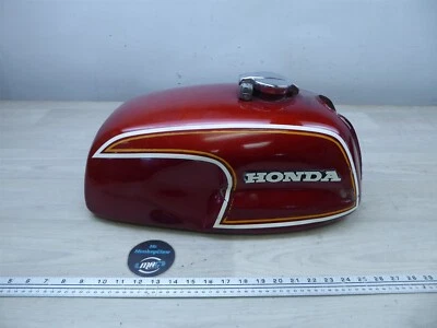 1972 Honda CB350F четыре H13687. Красный бензобак с эмблемами - Изображение 1 из 4