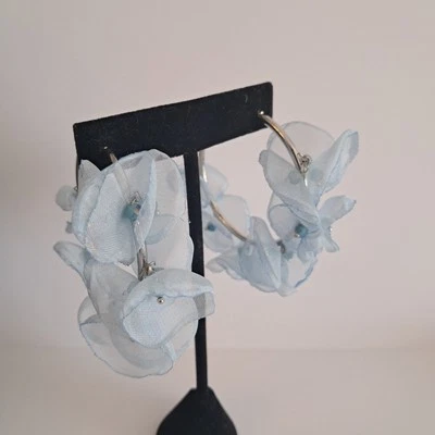 Pendiente Anthropologie Flor en Flor Azul Claro Foto 1 de 4