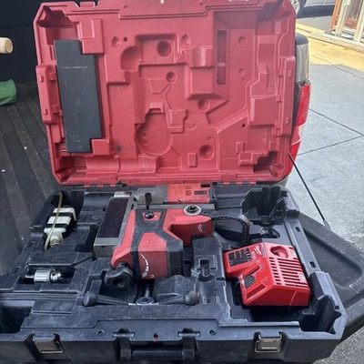 Milwaukee 2787-22 M18 FUEL 1-1/2 in Lineman Magnetic Drill Kit - Image 1 of 4