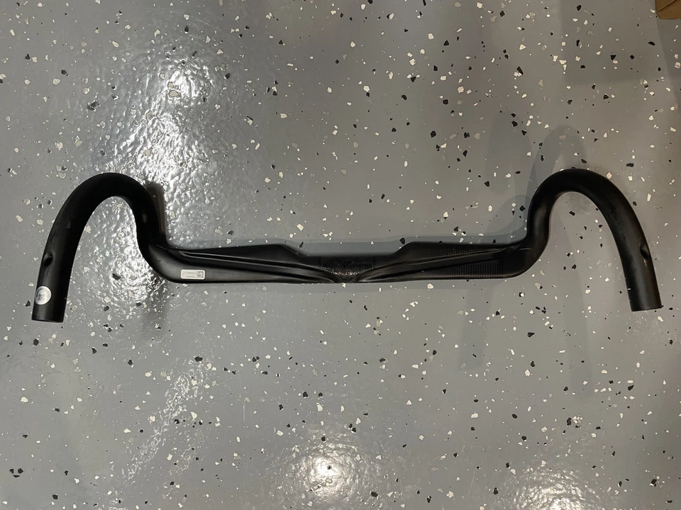 Manillar Cervelo AB09 Acampanado Aero Carretera/Grava Carbono. 44cm.  Tirador de bicicleta nuevo. Foto 1 de 2