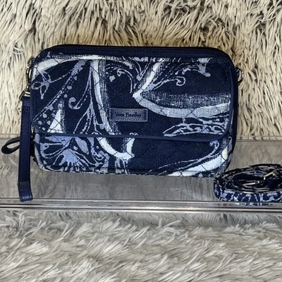 Bolso Bandolera Vera Bradley RFID Todo en Uno Muñequera Algodón Flores Azul Acolchado Foto 1 de 4