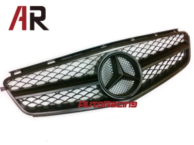 Parrilla delantera negra mate Mercedes-Benz W204 C63AMG sedán modelo 2008-2011 Foto 1 de 2