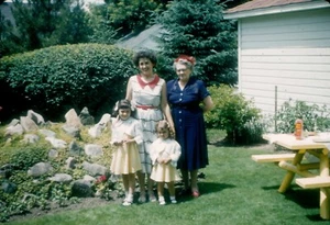 7 vintage Kodachrome 35mm slides family girls outside yard inside house 1950s - Picture 1 of 7